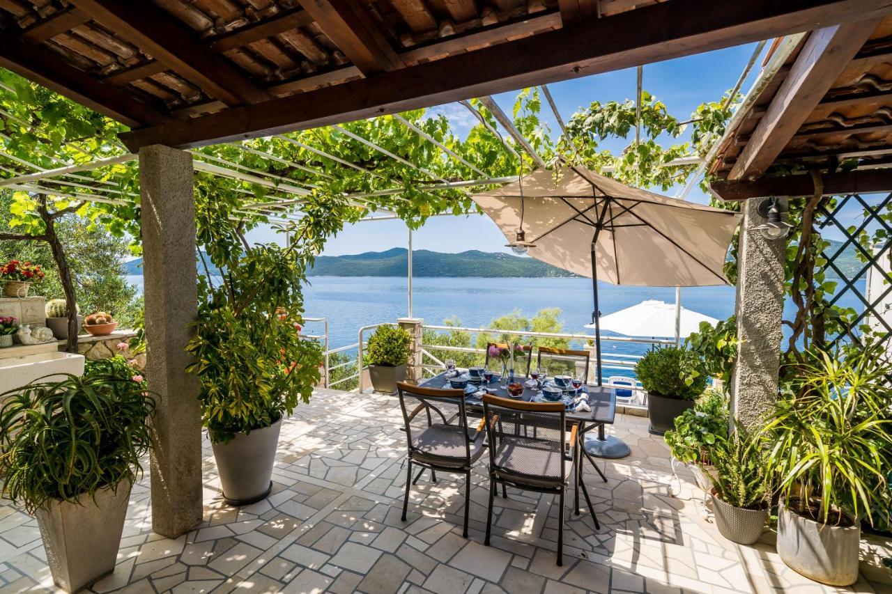 Apartments Ratac Lobrovic With Private Beach And Beautiful Sunset 슬라노 외부 사진