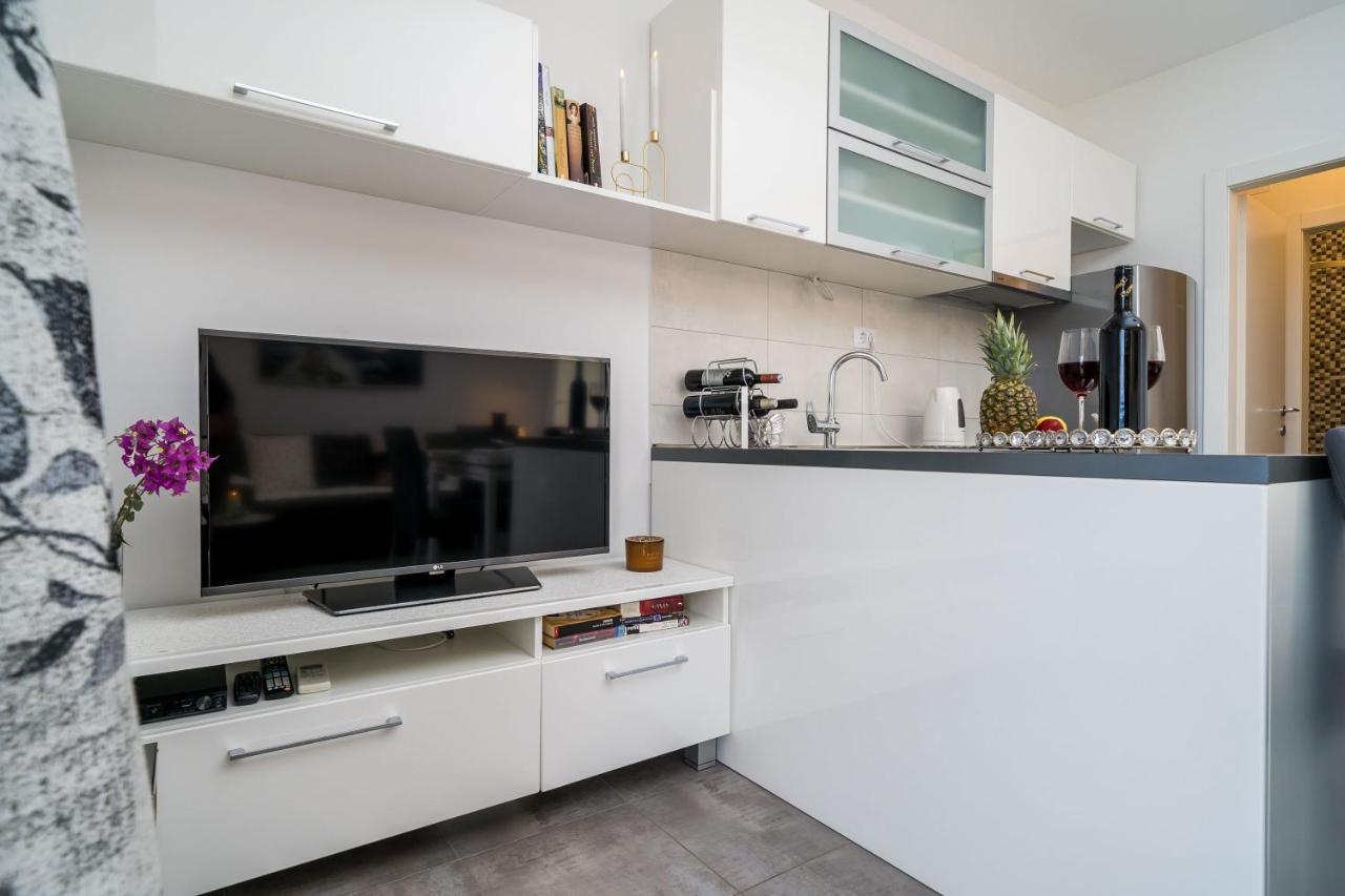 Apartments Ratac Lobrovic With Private Beach And Beautiful Sunset 슬라노 외부 사진