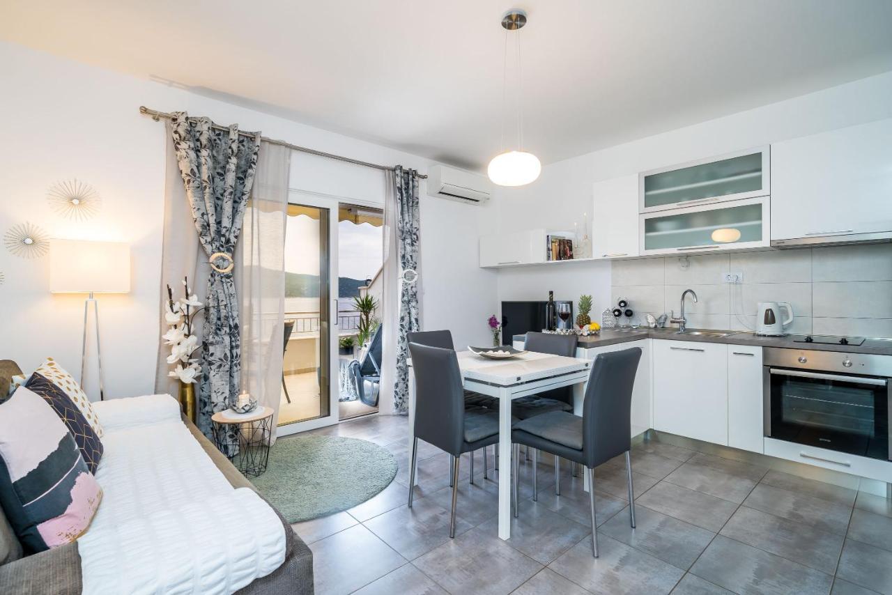 Apartments Ratac Lobrovic With Private Beach And Beautiful Sunset 슬라노 외부 사진