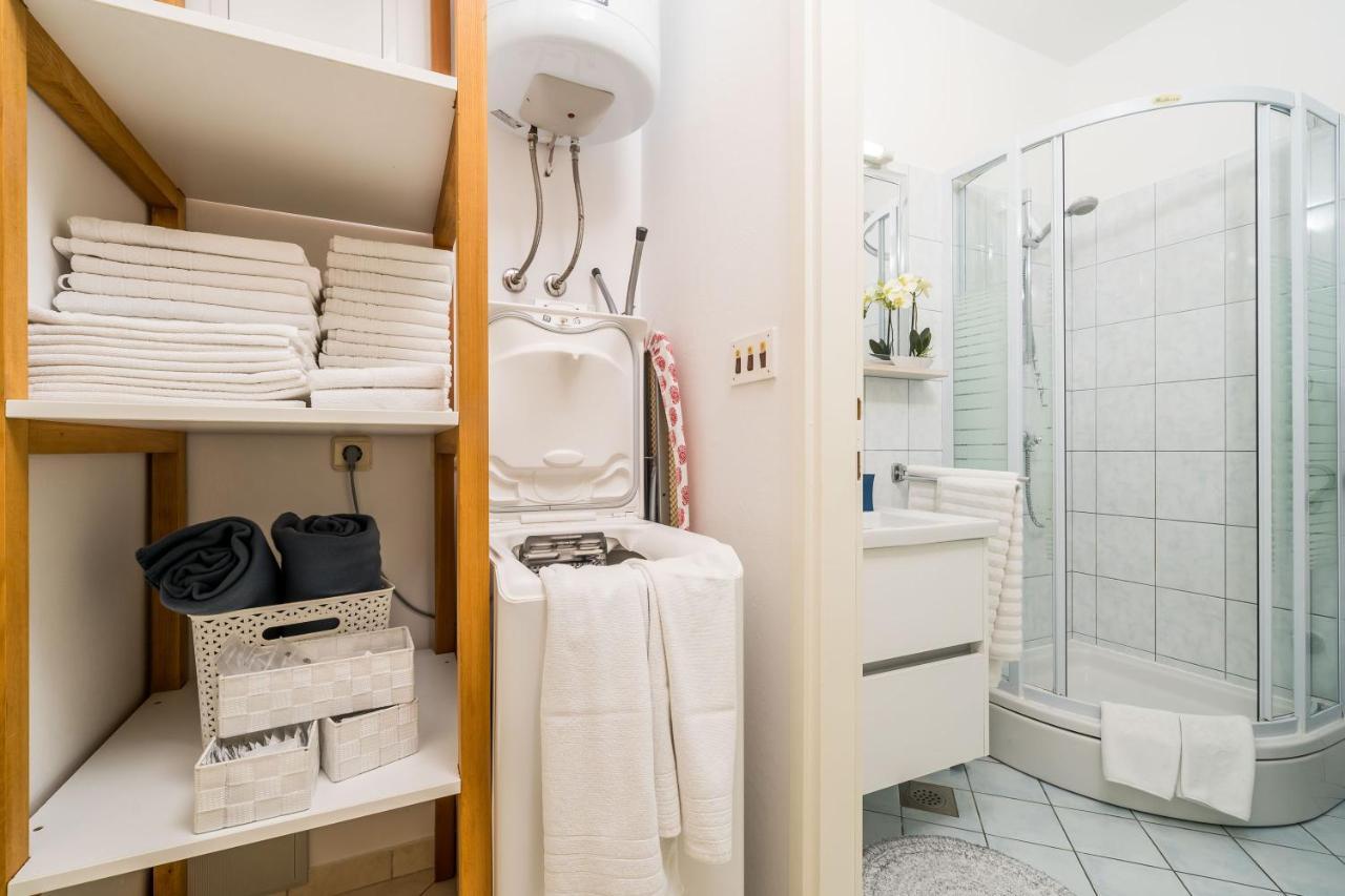 Apartments Ratac Lobrovic With Private Beach And Beautiful Sunset 슬라노 외부 사진