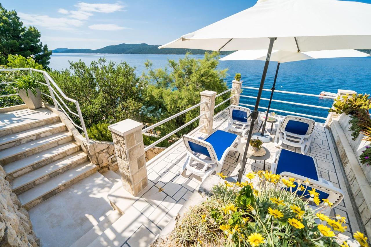 Apartments Ratac Lobrovic With Private Beach And Beautiful Sunset 슬라노 외부 사진