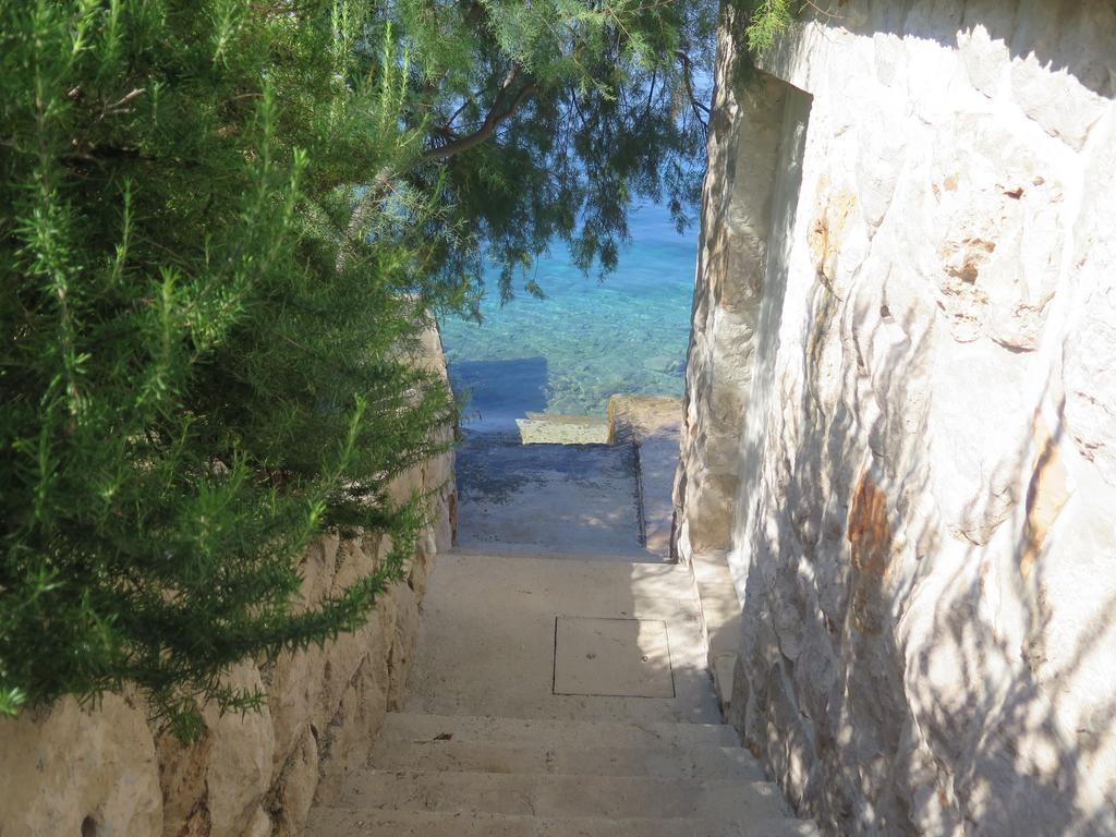 Apartments Ratac Lobrovic With Private Beach And Beautiful Sunset 슬라노 외부 사진