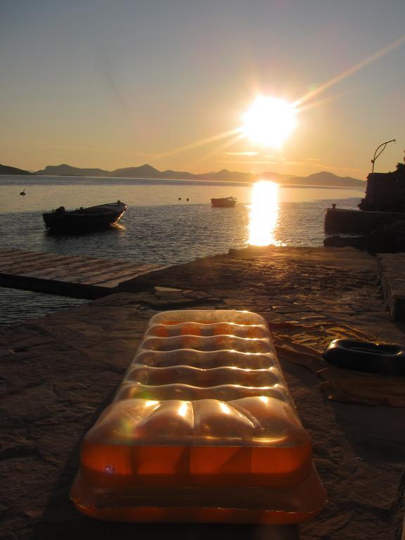 Apartments Ratac Lobrovic With Private Beach And Beautiful Sunset 슬라노 외부 사진